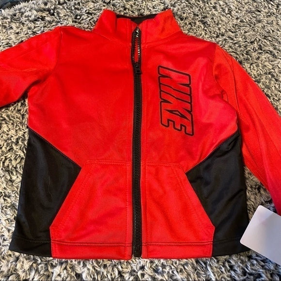 ✅5x Host Pick✅ Nike Sweat Suit, 24M - Picture 10 of 11